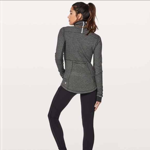 Lululemon Base Runner 1/2 Zip
Heathered Herringbone Heathered Black W3B82S
Sz 8 - Picture 3 of 8